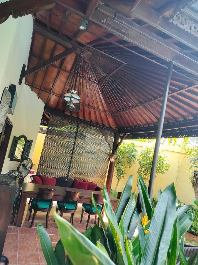 Villa Layang Bulan A Homey Guesthouse For Men Near The Beach In North Kuta 덴파사르 외부 사진